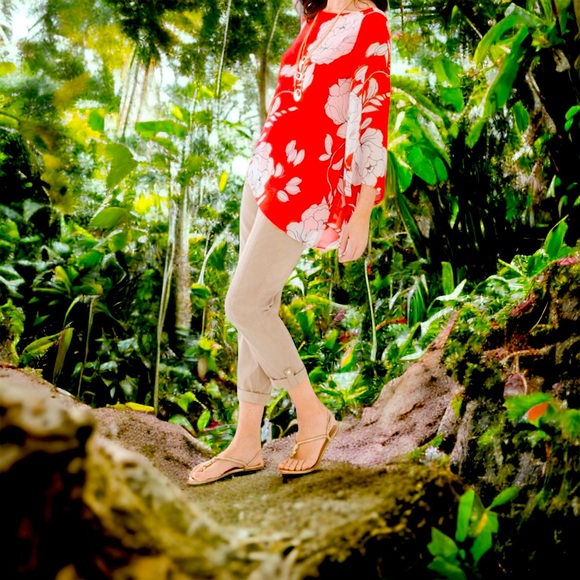 Chico’s Multicolor Floral Contemporary Asymmetrical Bold & Breezy Tunic, 0P=S/4P - Picture 2 of 16